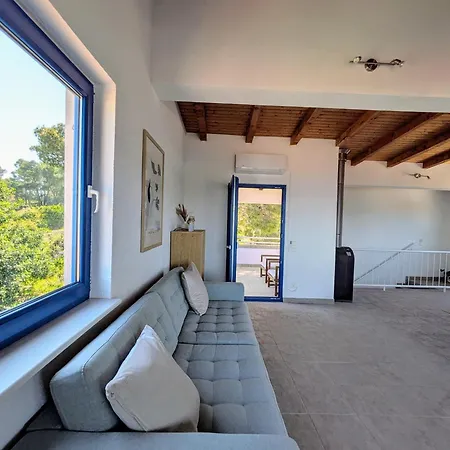 Spacious With Panoramic Sea View Apartment Stomorska