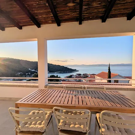Spacious With Panoramic Sea View Apartment Stomorska